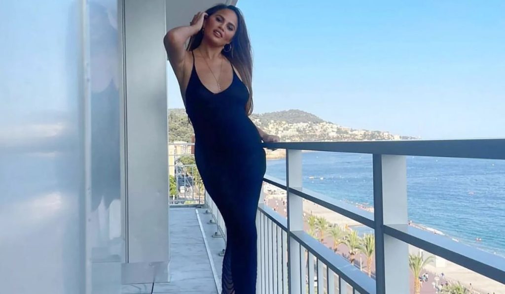 
Chrissy-Teigen-01-07-2024.j