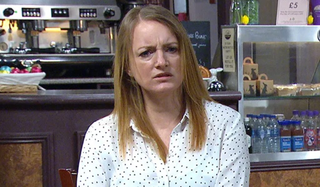 Nicola-is-suspicious-in-emmerdale