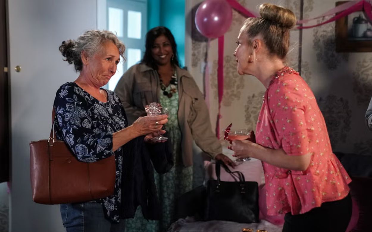 EastEnders - Tracey - 3rd Dec