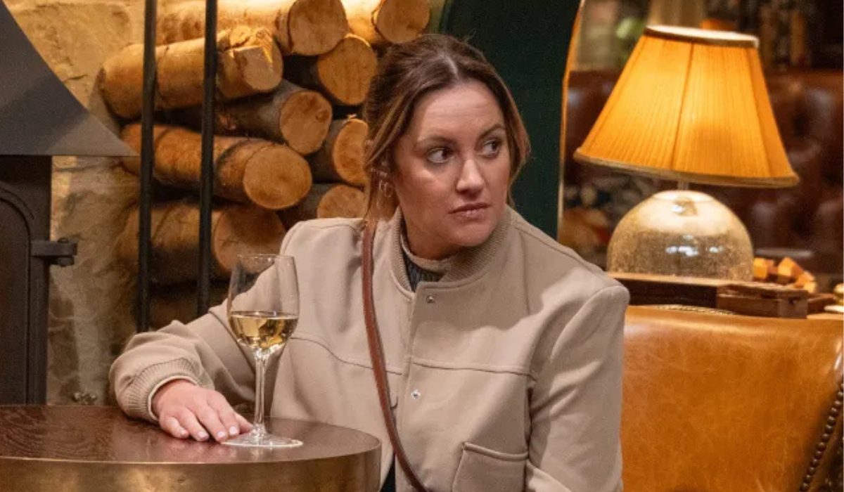 Emmerdale: Ella's jealousy grows 