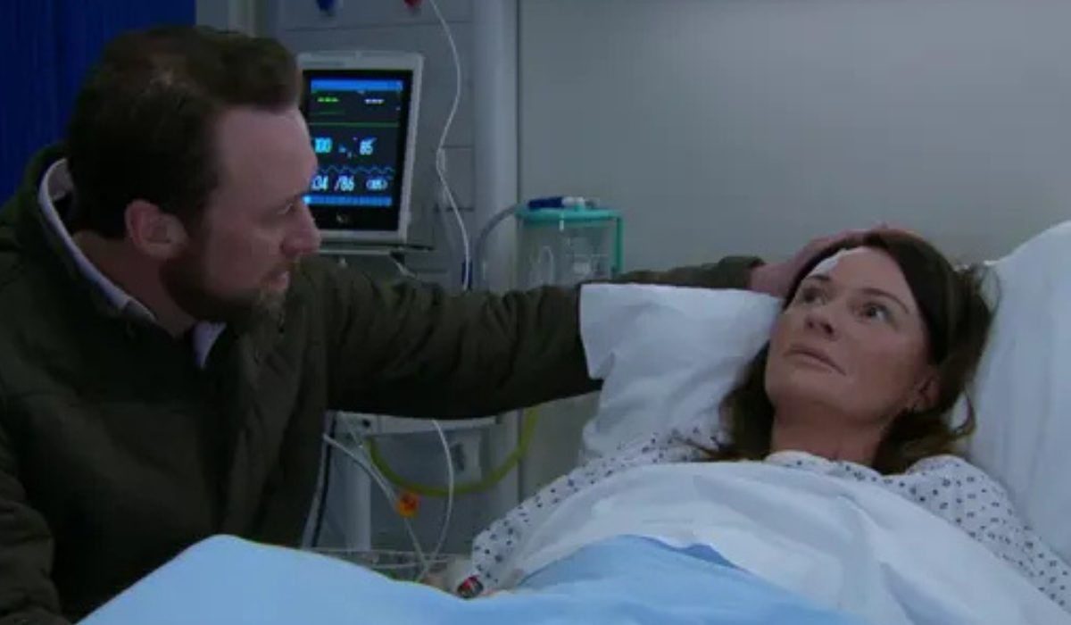 Emmerdale: Fans think that Chas's cancer is back!