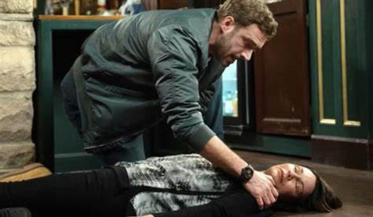 Emmerdale: Chas collapses