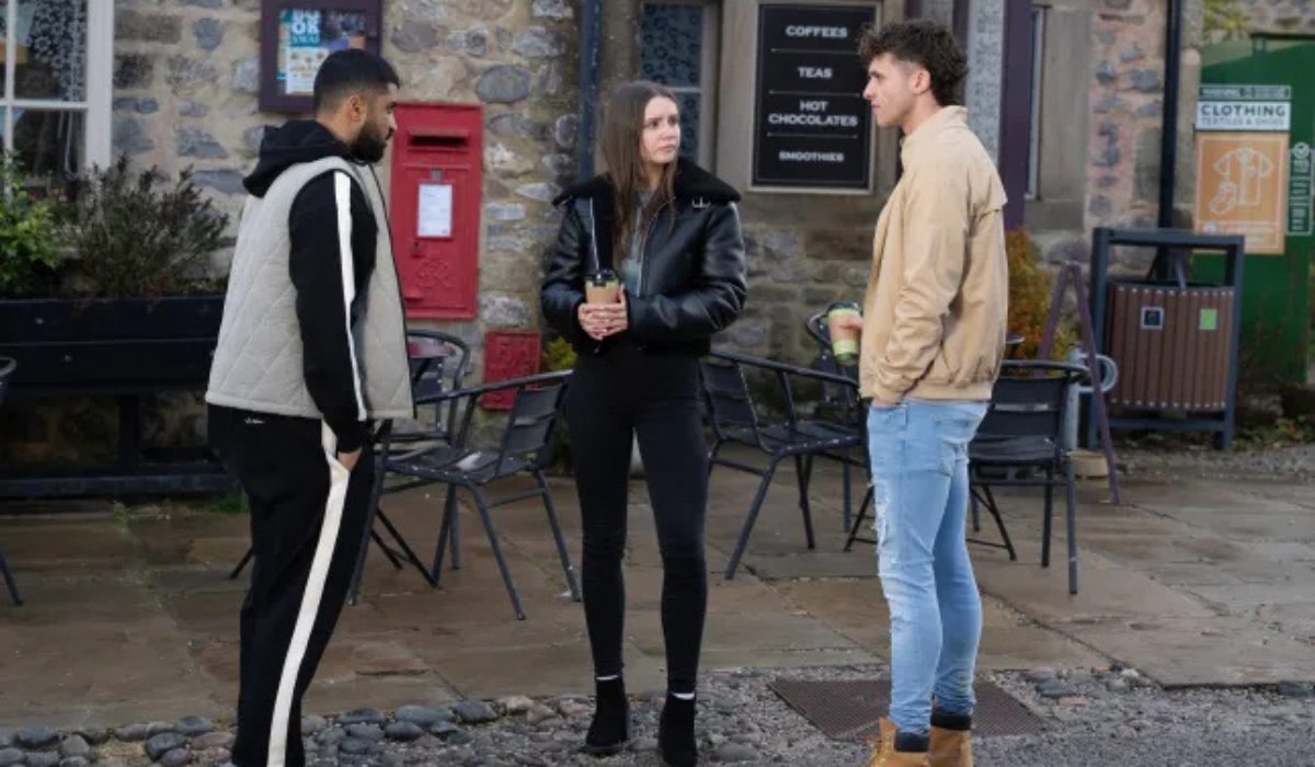 Emmerdale: Who will Sarah choose?