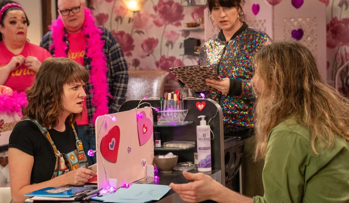 Emmerdale: Gail is baffled