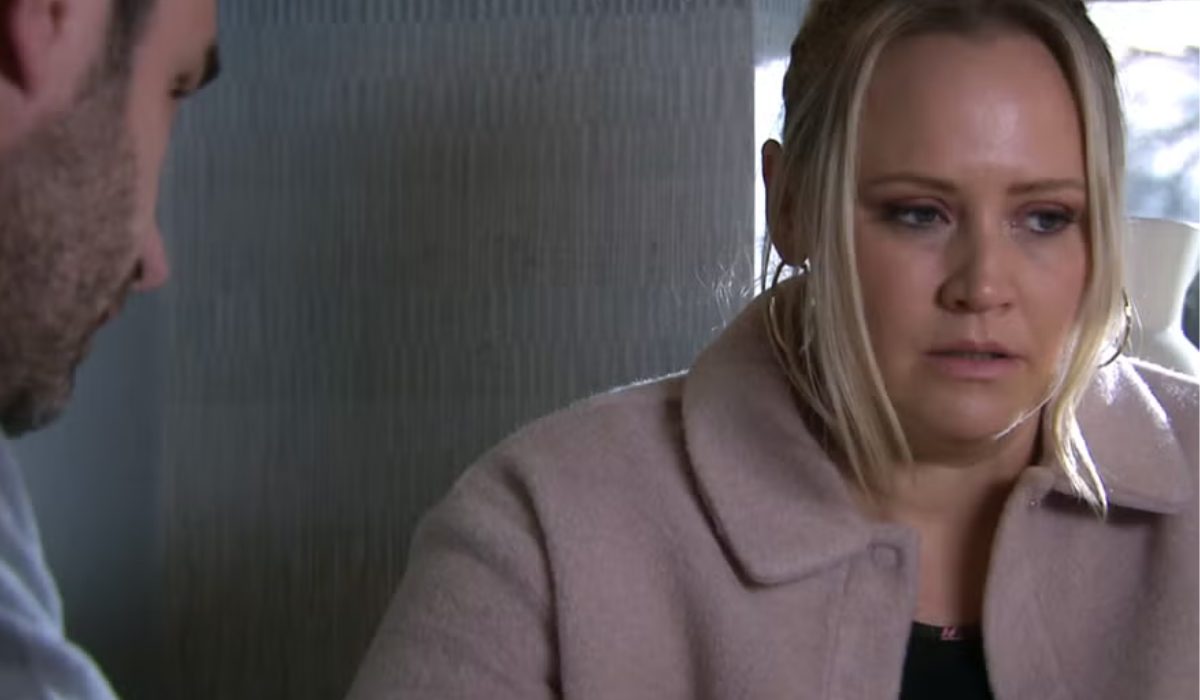 Emmerdale: Tracy confides in John