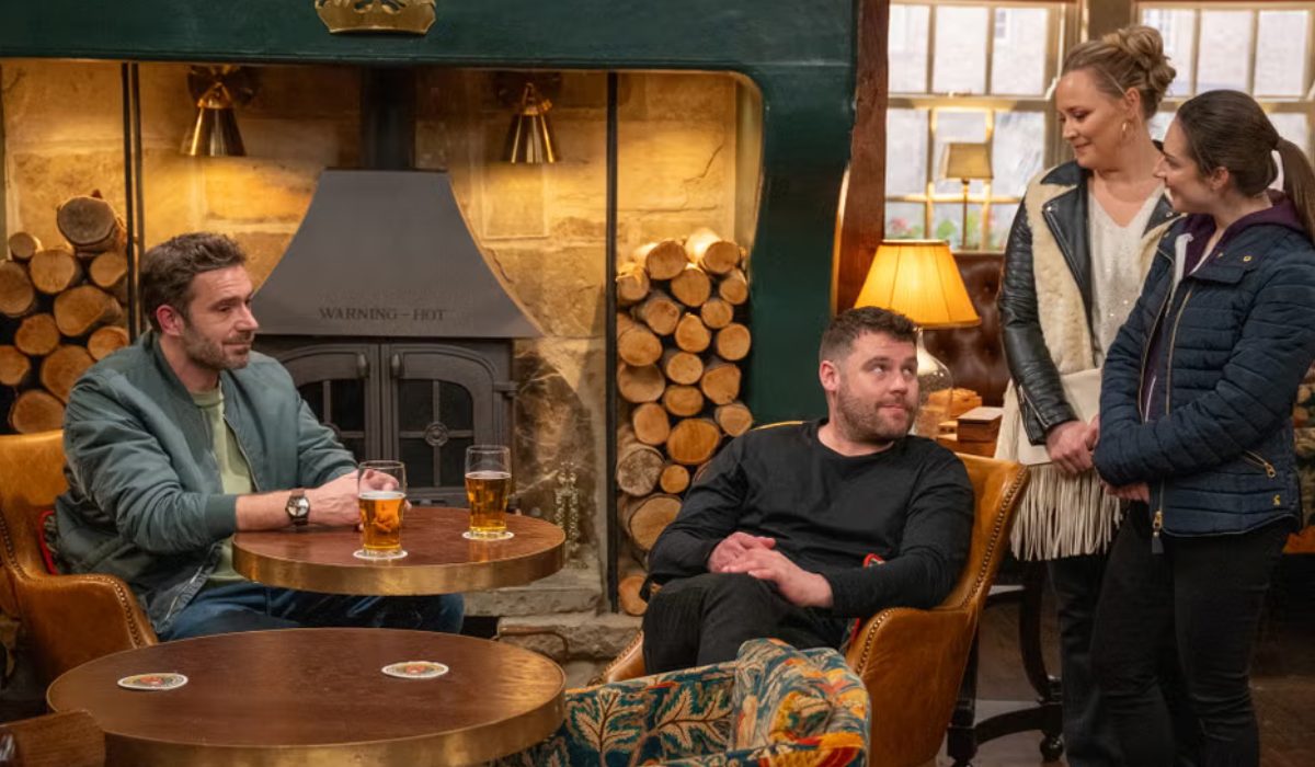 Emmerdale: Victoria and Tracy plan a party