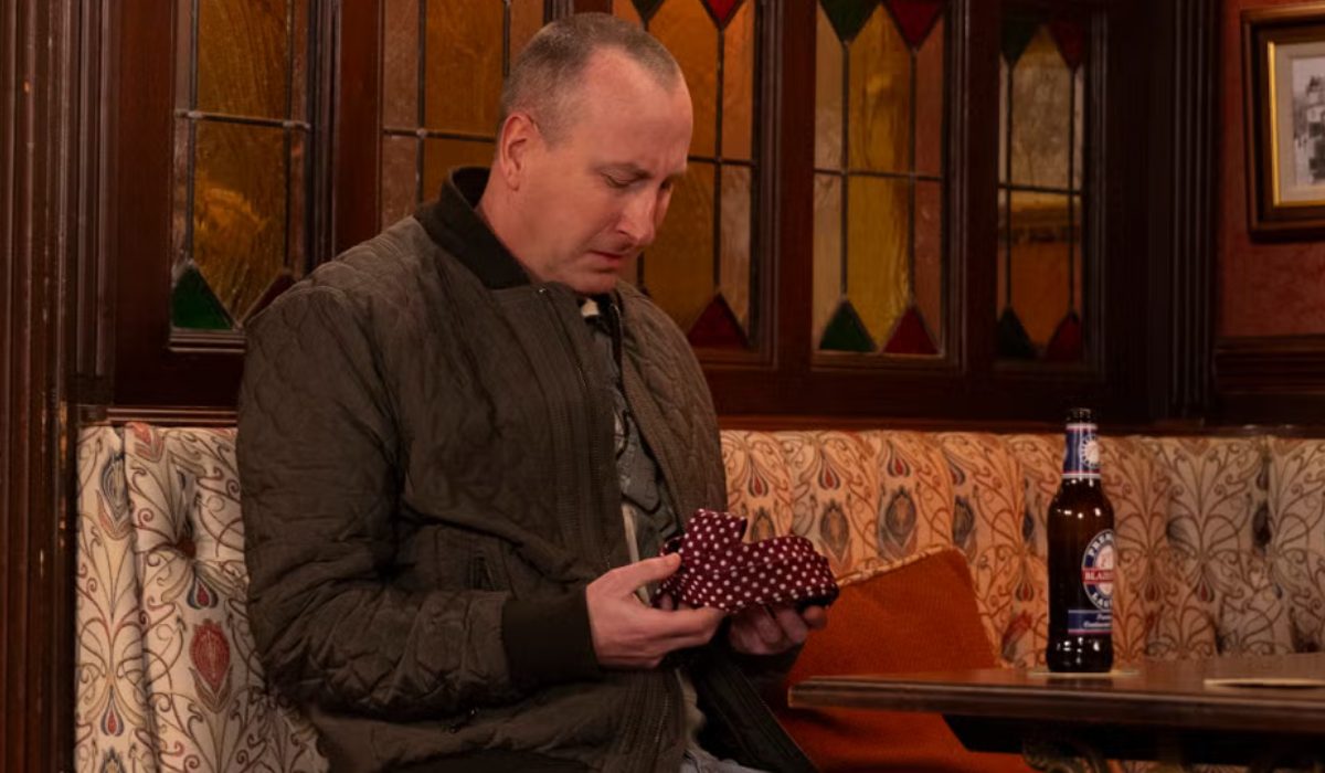 Coronation Street: Kirk informs Beth