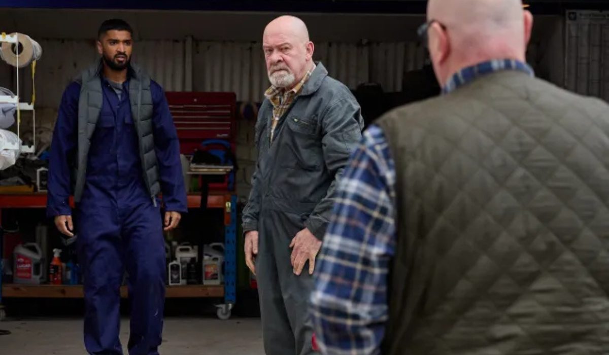Emmerdale: Paddy stops the fight