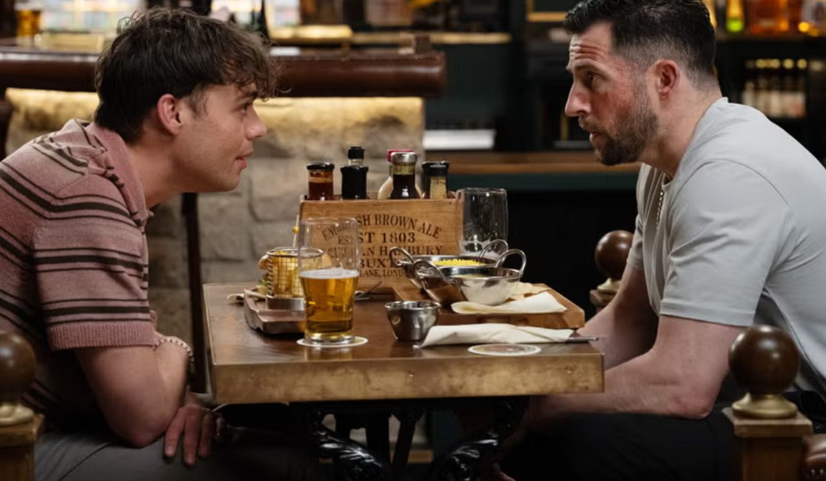 Emmerdale: Lewis talks to Ross!